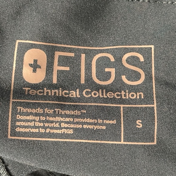 NWT Figs Caribbean Blue Small Scrub Set.  Kade Cargo Pants, Casma 3 Pocket Top - Picture 3 of 9